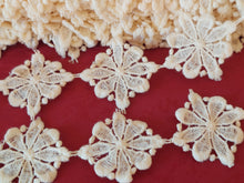 FULL PACK 10 YARDS OF VINTAGE GUIPURE CREAM / BEIGE FLOWER LACE TRIM - APPROX 5.5cm WIDE