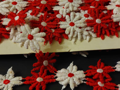 3 METRES OF VINTAGE TRIM - RED AND WHITE DAISY DAISIES GUIPURE FLOWER LACE - MADE IN AUSTRIA - APPROX 2.5cm WIDE