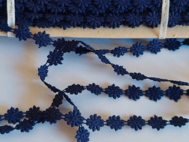 FULL PACK 40 YARDS OF VINTAGE GUIPURE BLUE FLOWER LACE TRIM - APPROX 12mm WIDE
