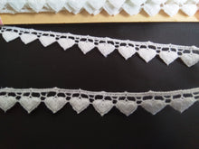 3 METRES OF VINTAGE LACE - WHITE 'HEART' GUIPURE LACE - APPROX 12mm WIDE crafts sewing