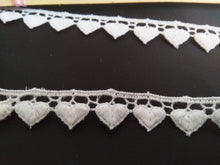 3 METRES OF VINTAGE LACE - WHITE 'HEART' GUIPURE LACE - APPROX 12mm WIDE crafts sewing
