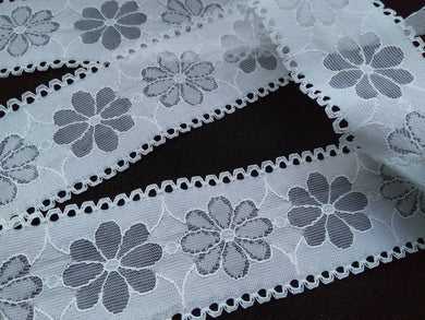 10 METRES OF WHITE AUSTRIAN LACE - FLOWER DESIGN WITH PICOT EDGE - approx 4.5cm wide