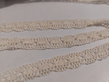 10 METRES OF VINTAGE LACE - CREAM COTTON LACE - APPROX 15mm WIDE crafts sewing