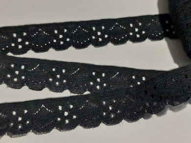10 METRES OF BLACK SCALLOPED LACE - APPROX ONE INCH WIDE