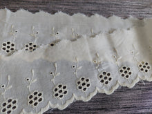 3 METRES OF VINTAGE CREAM BRODERIE ANGLAIS LACE TRIM - APPROX 8cm WIDE