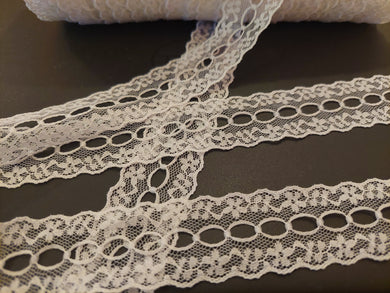 15 METRES OF KNITTING IN EYELET LACE - APPROX 3cm WIDE crafts sewing