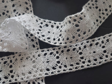 OVER 7 METRES OF WHITE COTTON CROCHET STYLE LACE - ONE INCH WIDE