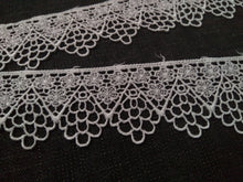 3 METRES OF BEAUTIFUL GUIPURE LACE - APPROX 4.5cm WIDE